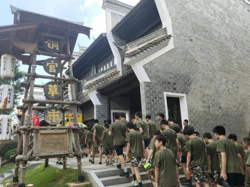 青少年教育学校,青少年特训学校