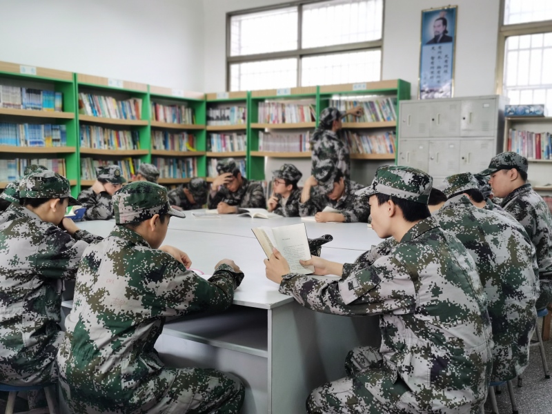   新起点读书活动，探索书中人间真理 ，封闭式教育学校