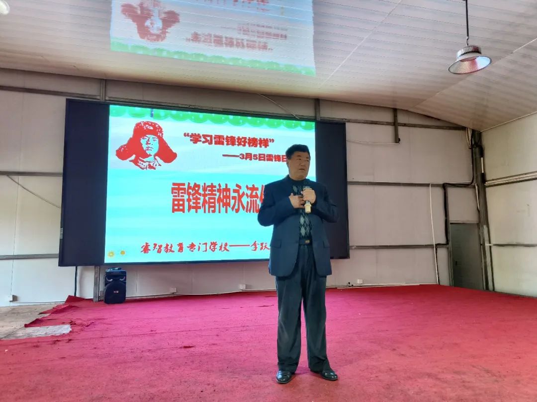 新起点青少年特训学校:传承雷锋精神 弘扬榜样力量